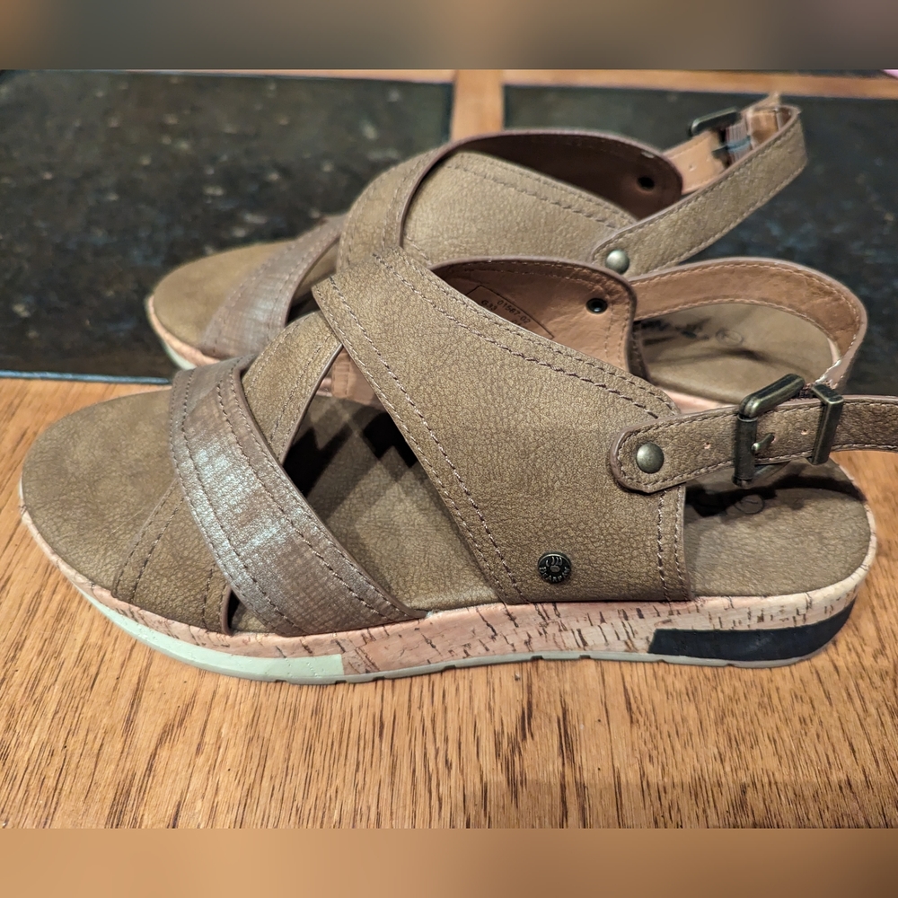 Sandals - Picture 2 of 3